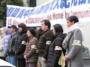 Сотрудники Epoch Times и другие небезразличные люди принимают участие в голодовке перед китайским консульством в Сан-Франциско в знак протеста против продолжающихся преступлений компартии как в самом Китае, так и за рубежом. Фото: Epoch Times