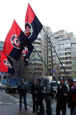 7 апреля в 11 часов состоялось пикетирование посольства Республики Франция в знак солидарности с французскими студентами. фото: Великая Эпоха 